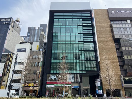 外観 ラウンドクロス新宿6階にございます