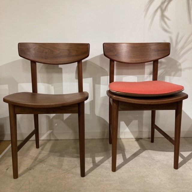 【サイドチェア：板座+クッション・廃盤】名古屋ショールーム展示品
